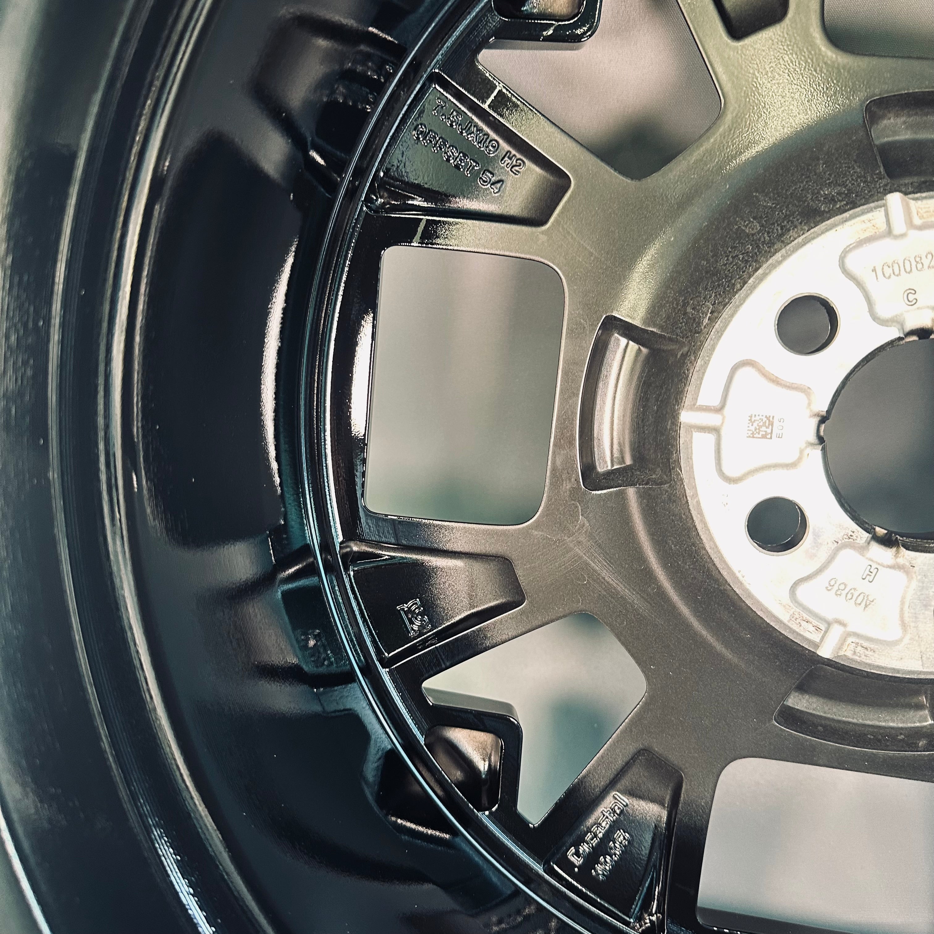Kia Carnival 19" Rim