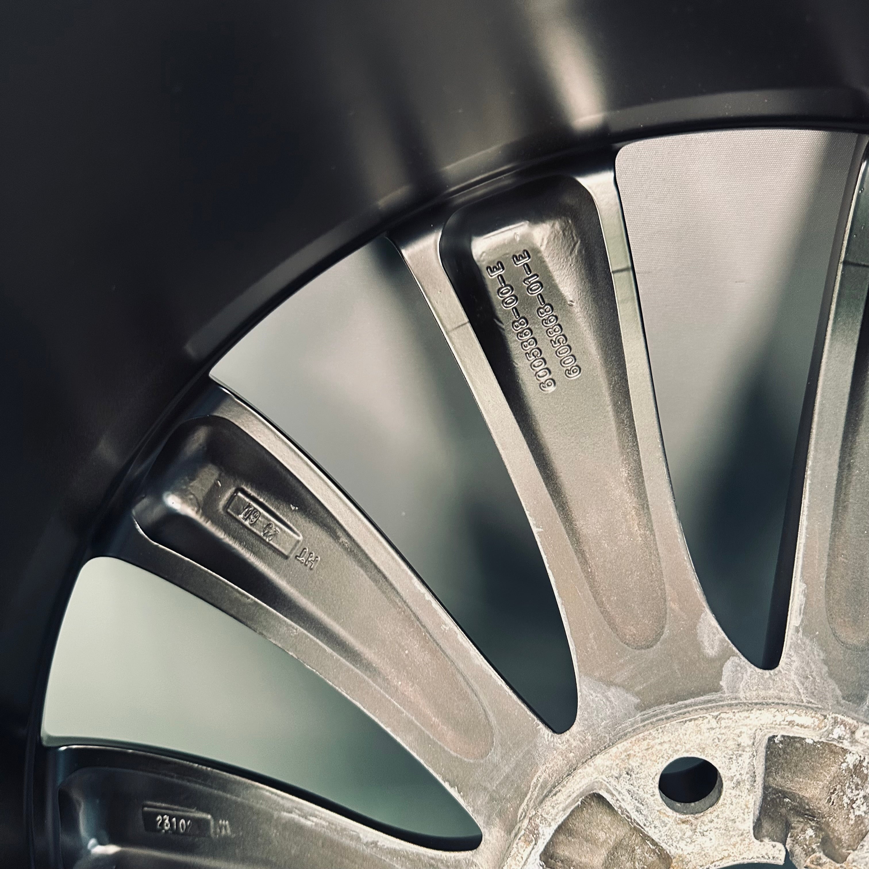 Tesla Model S 21" Rim
