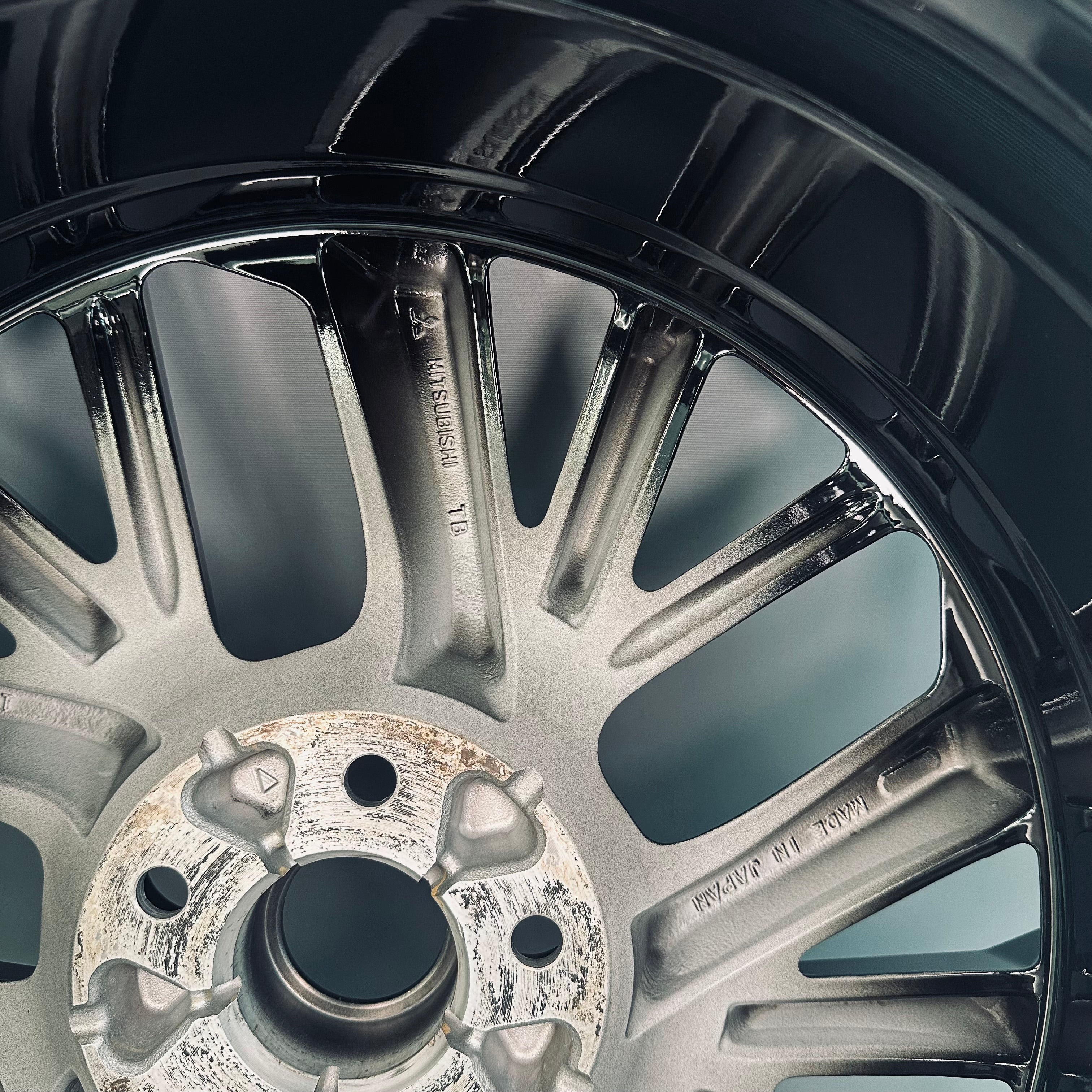 Misubishi Outlander 20" Rim
