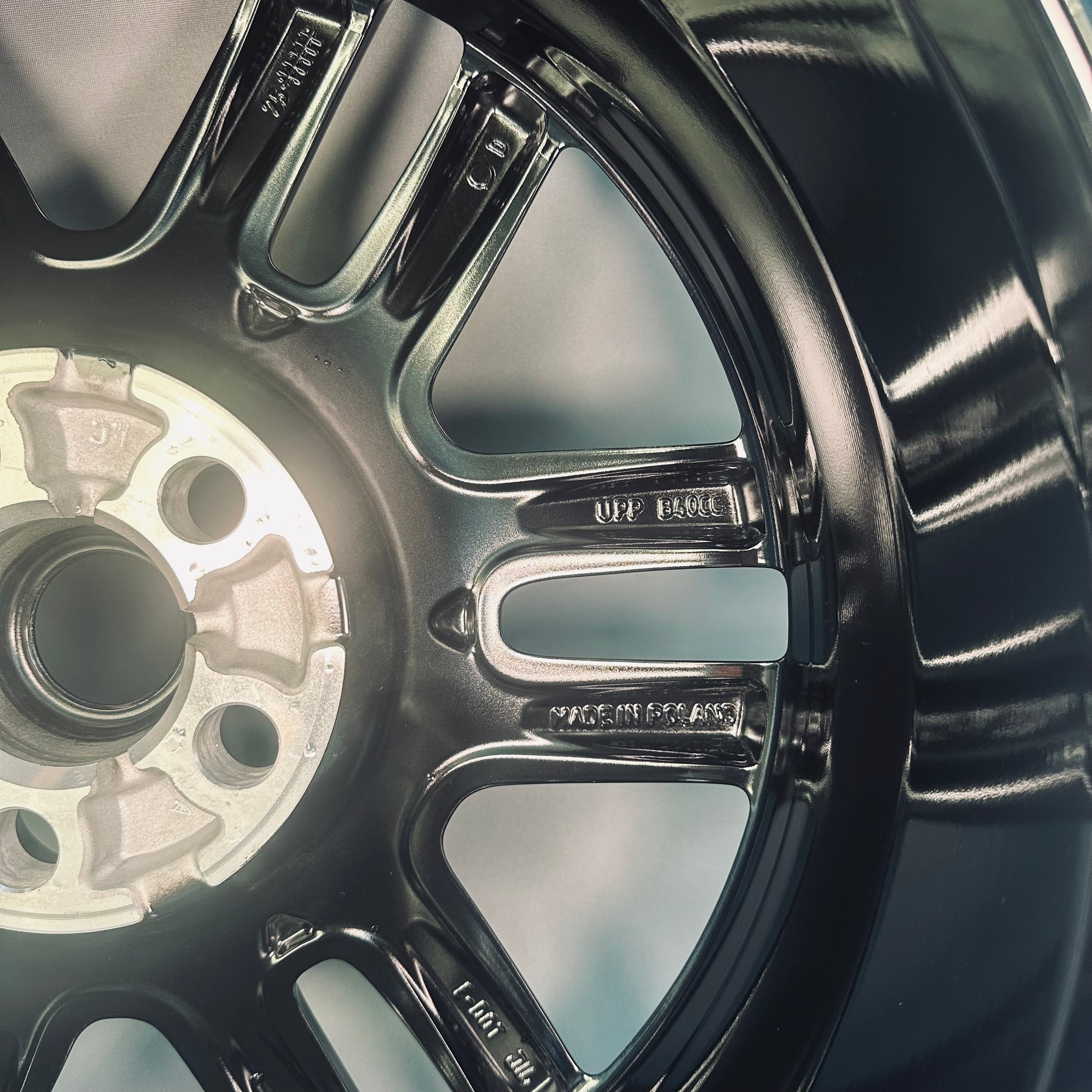 Land Rover Defender 19" Rim