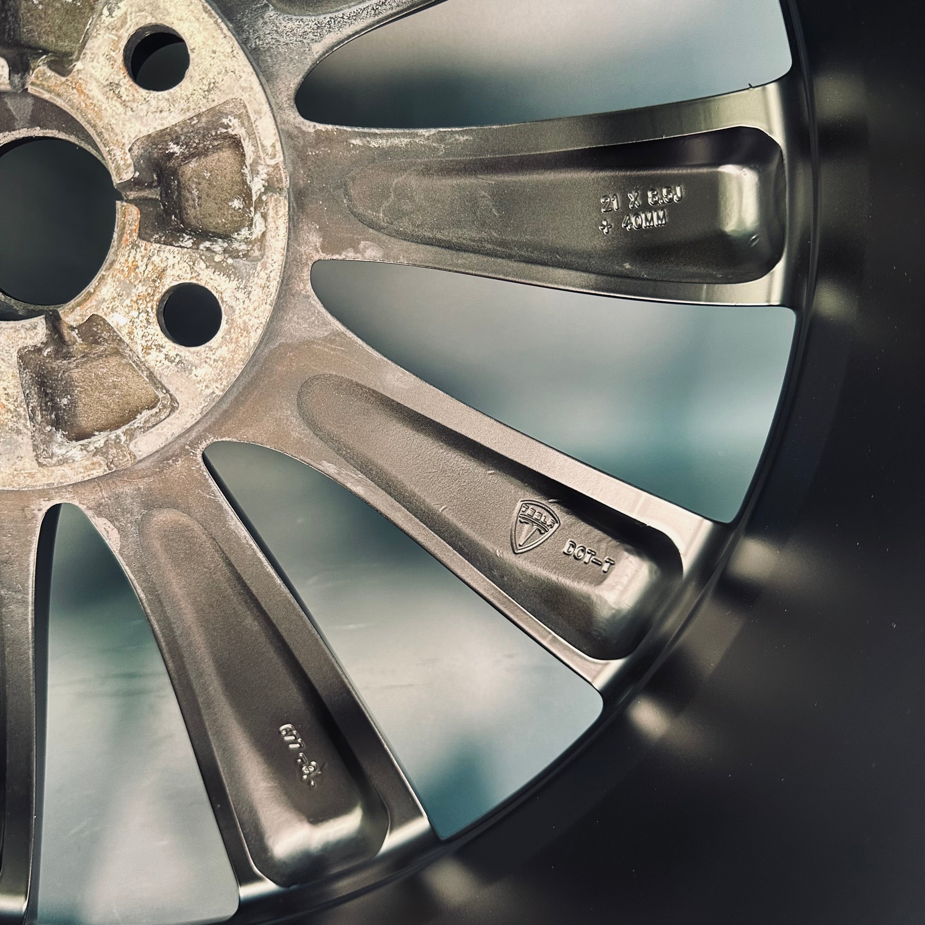 Tesla Model S 21" Rim