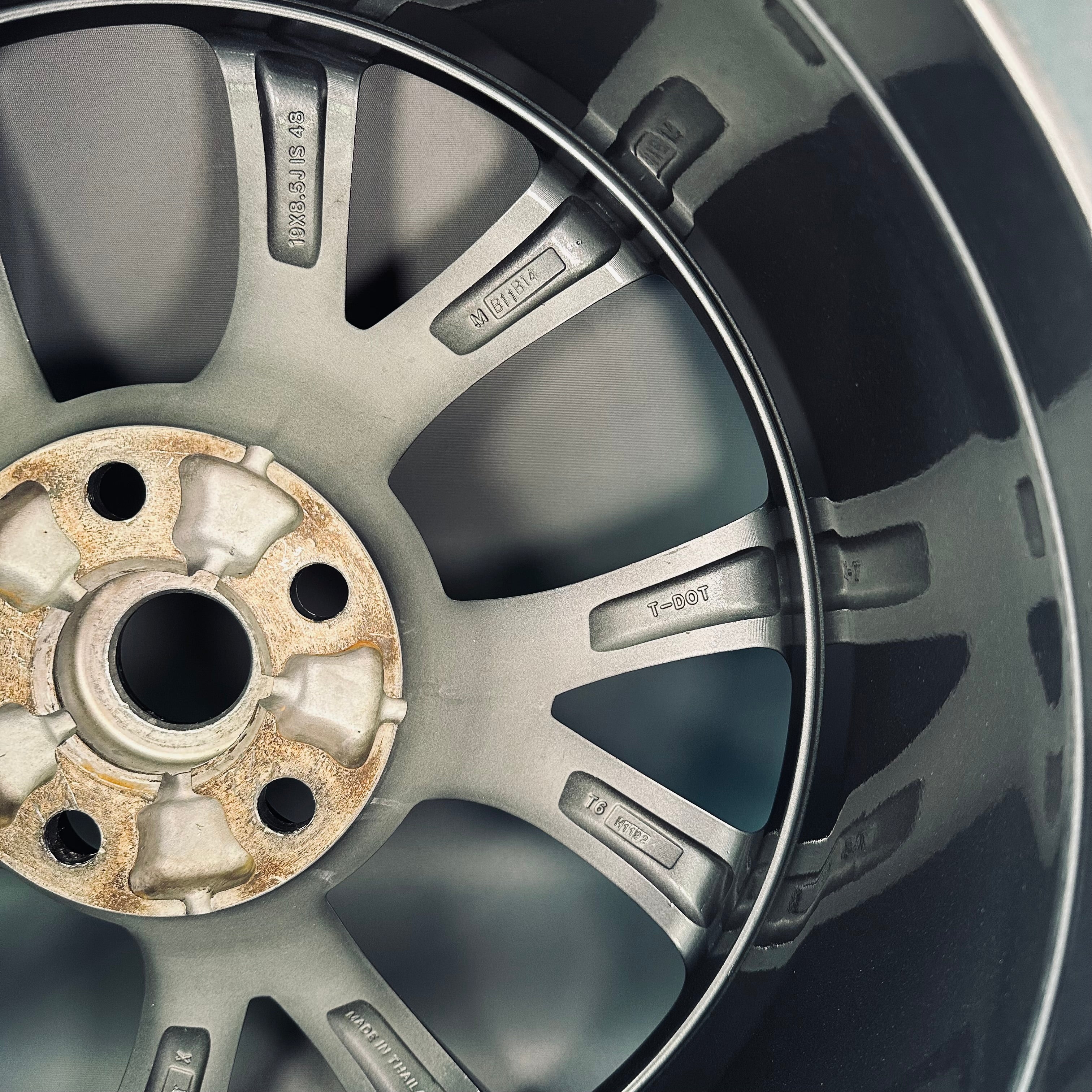 Holden Commodore VE 19" Rim