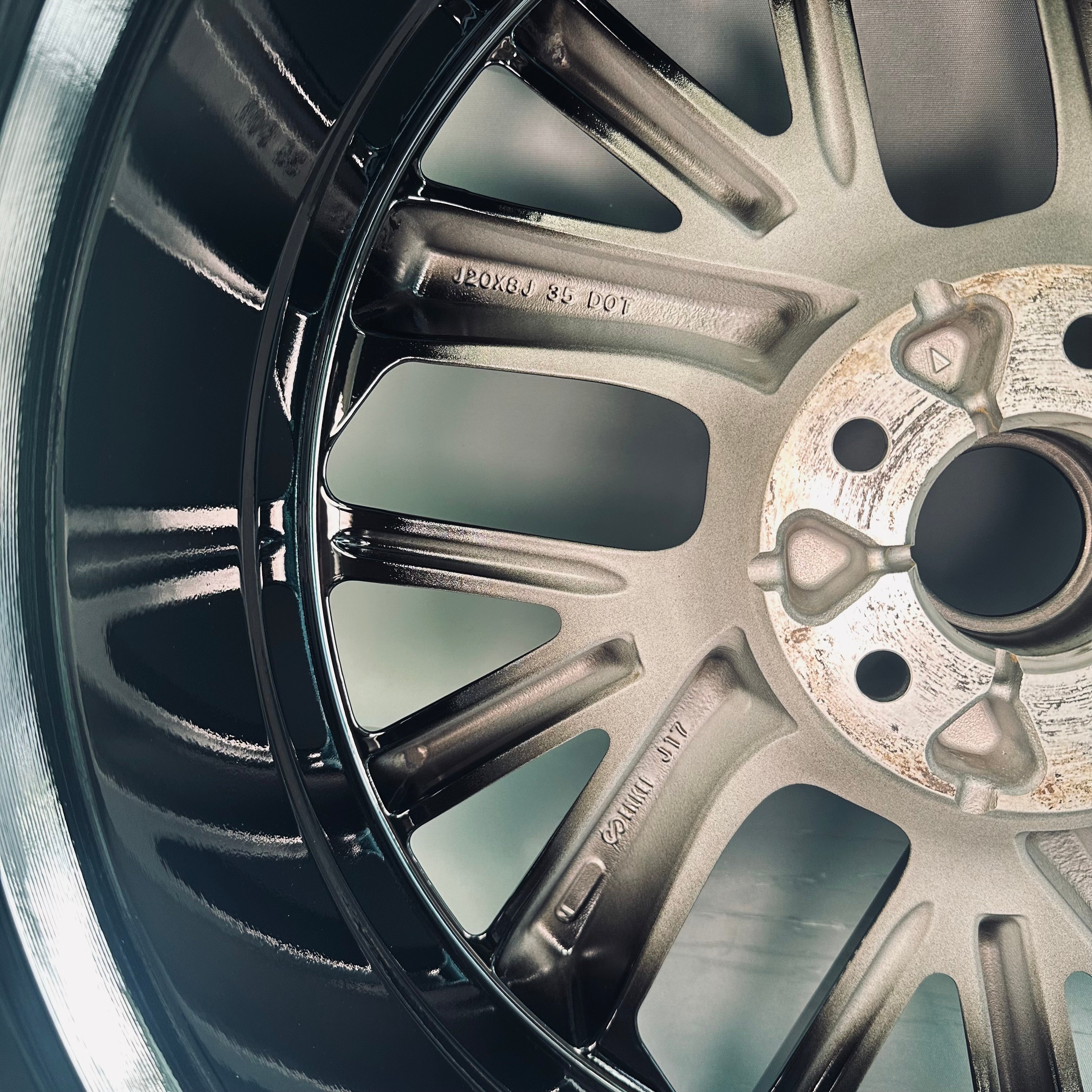 Misubishi Outlander 20" Rim