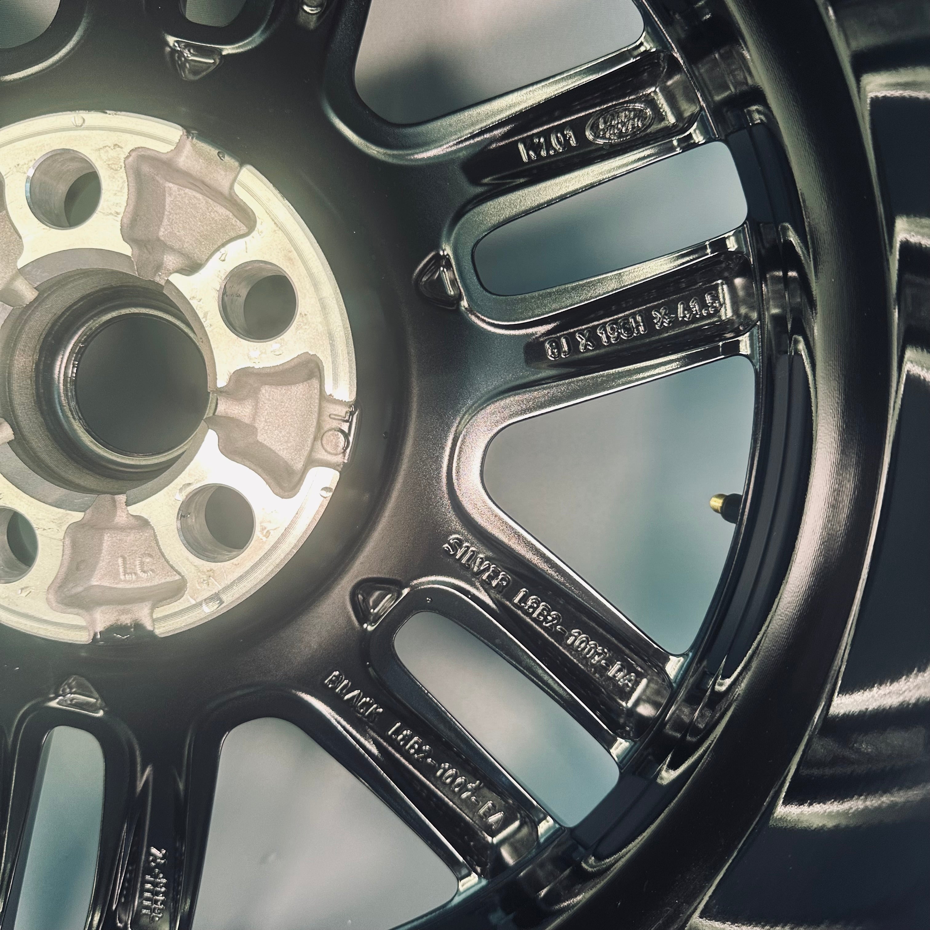 Land Rover Defender 19" Rim