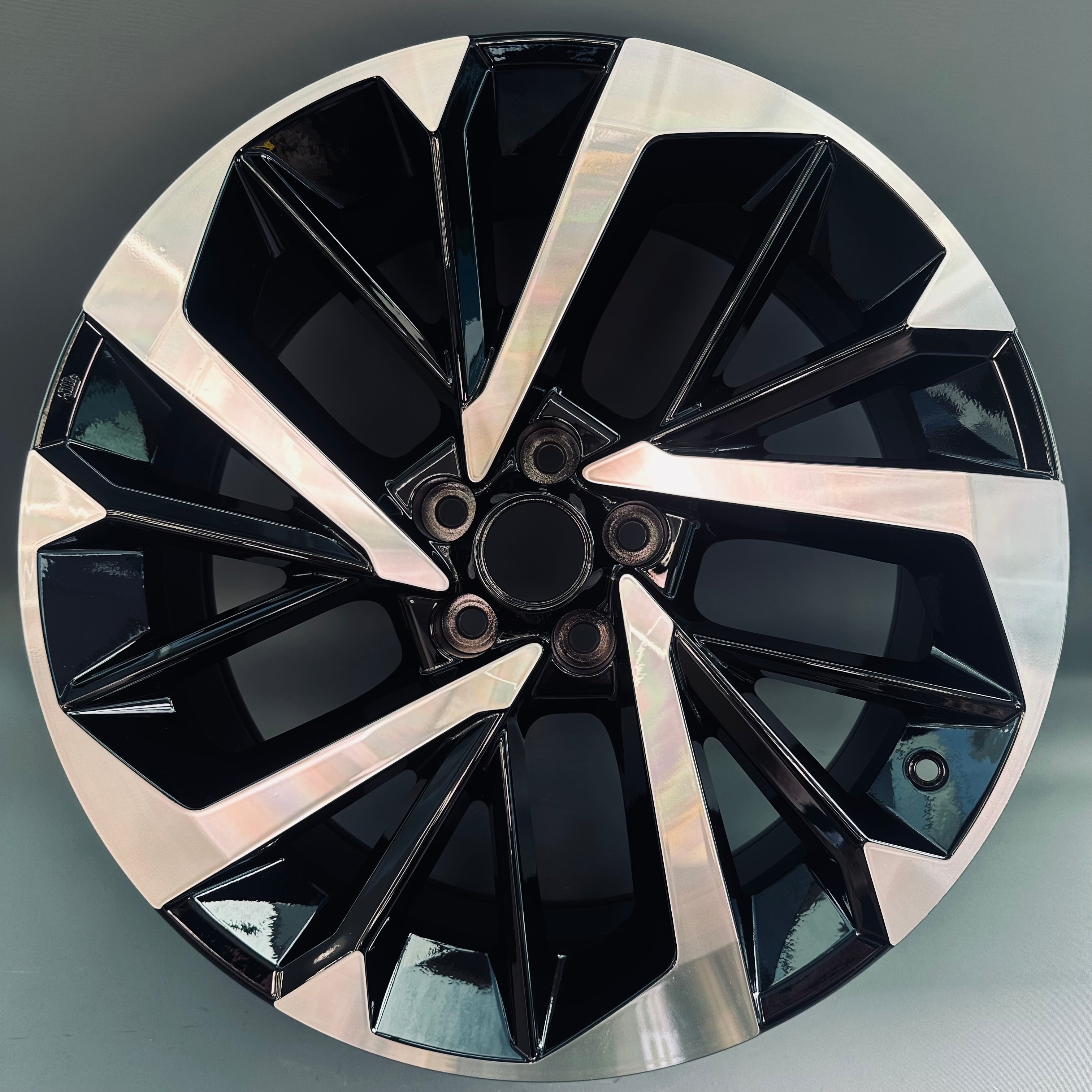 Misubishi Outlander 20" Rim