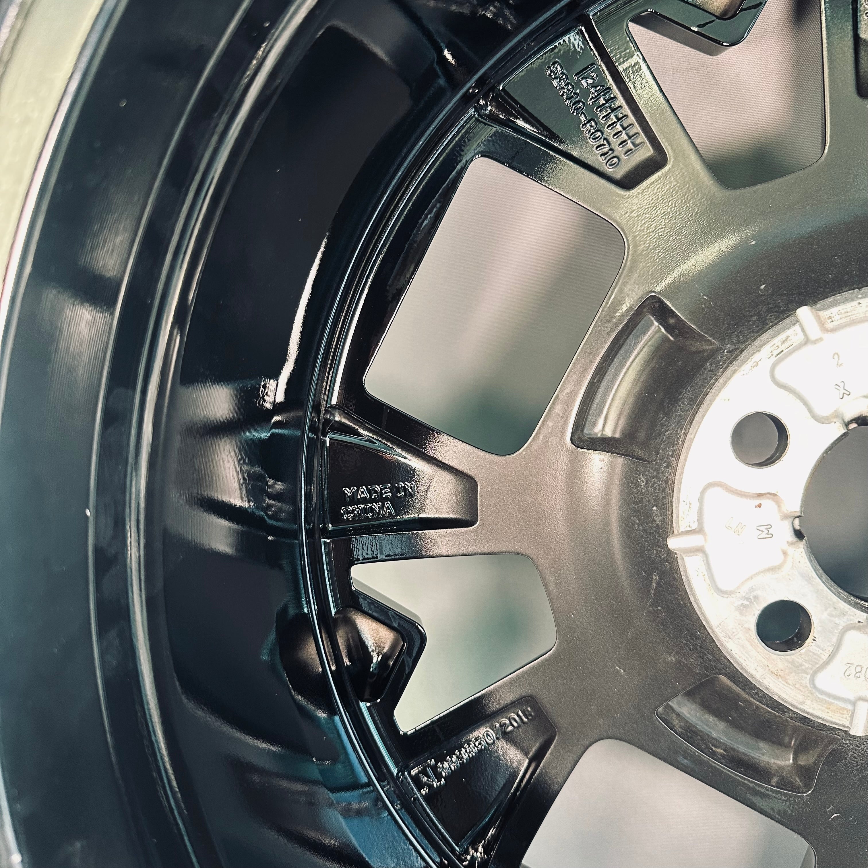 Kia Carnival 19" Rim