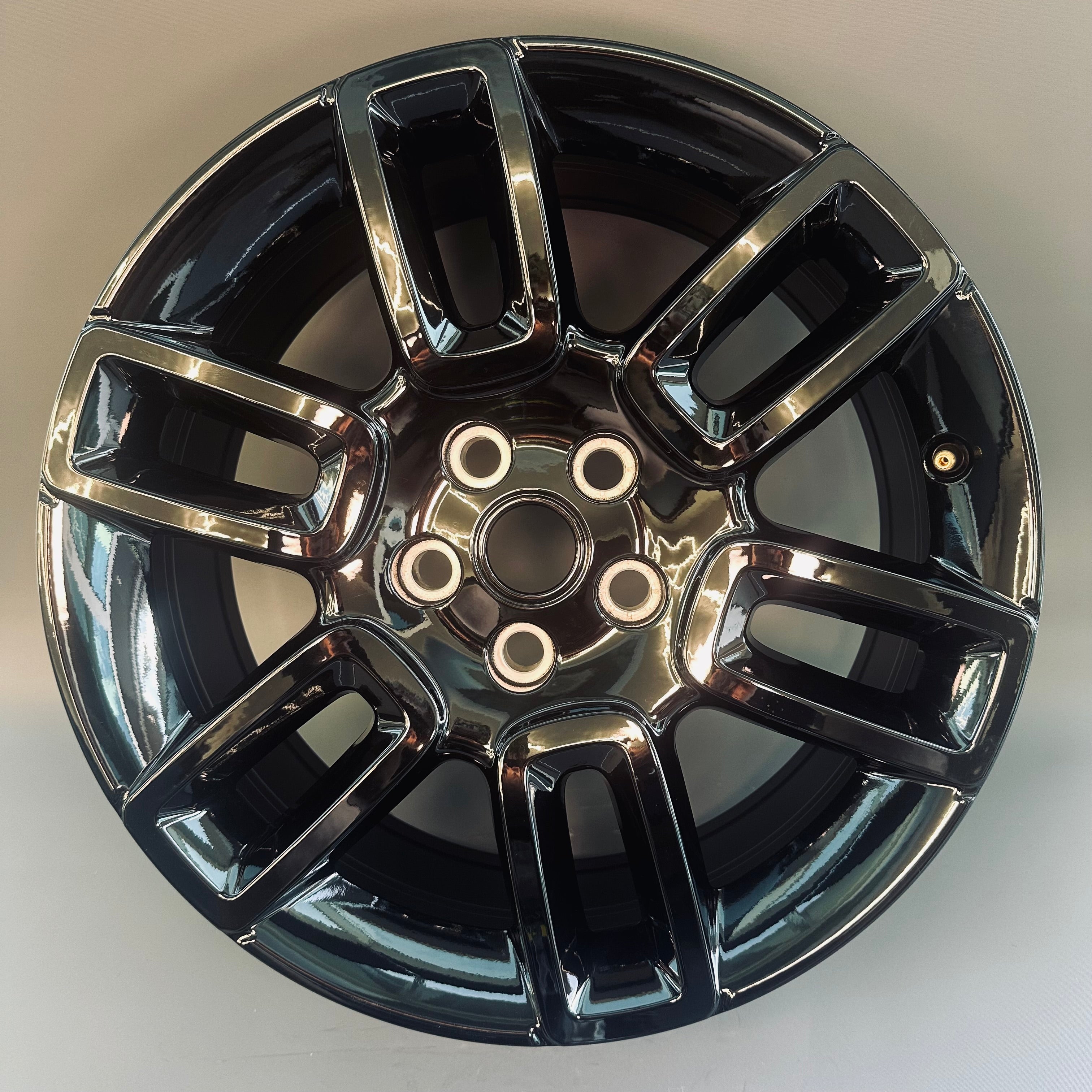 Land Rover Defender 19" Rim