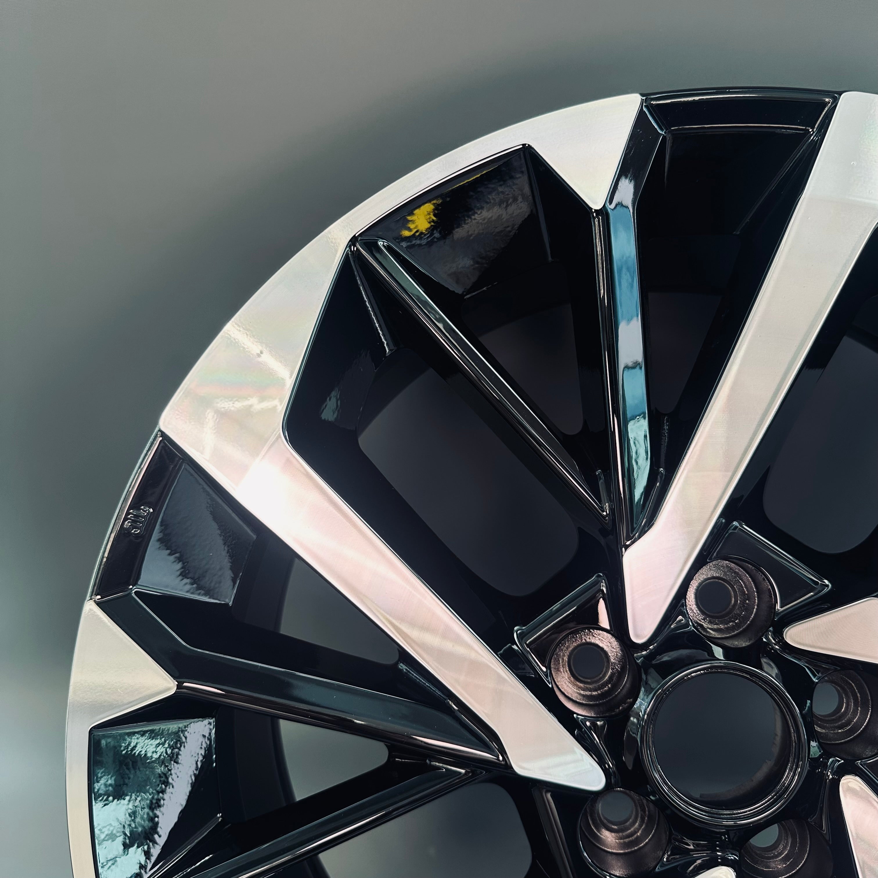 Misubishi Outlander 20" Rim