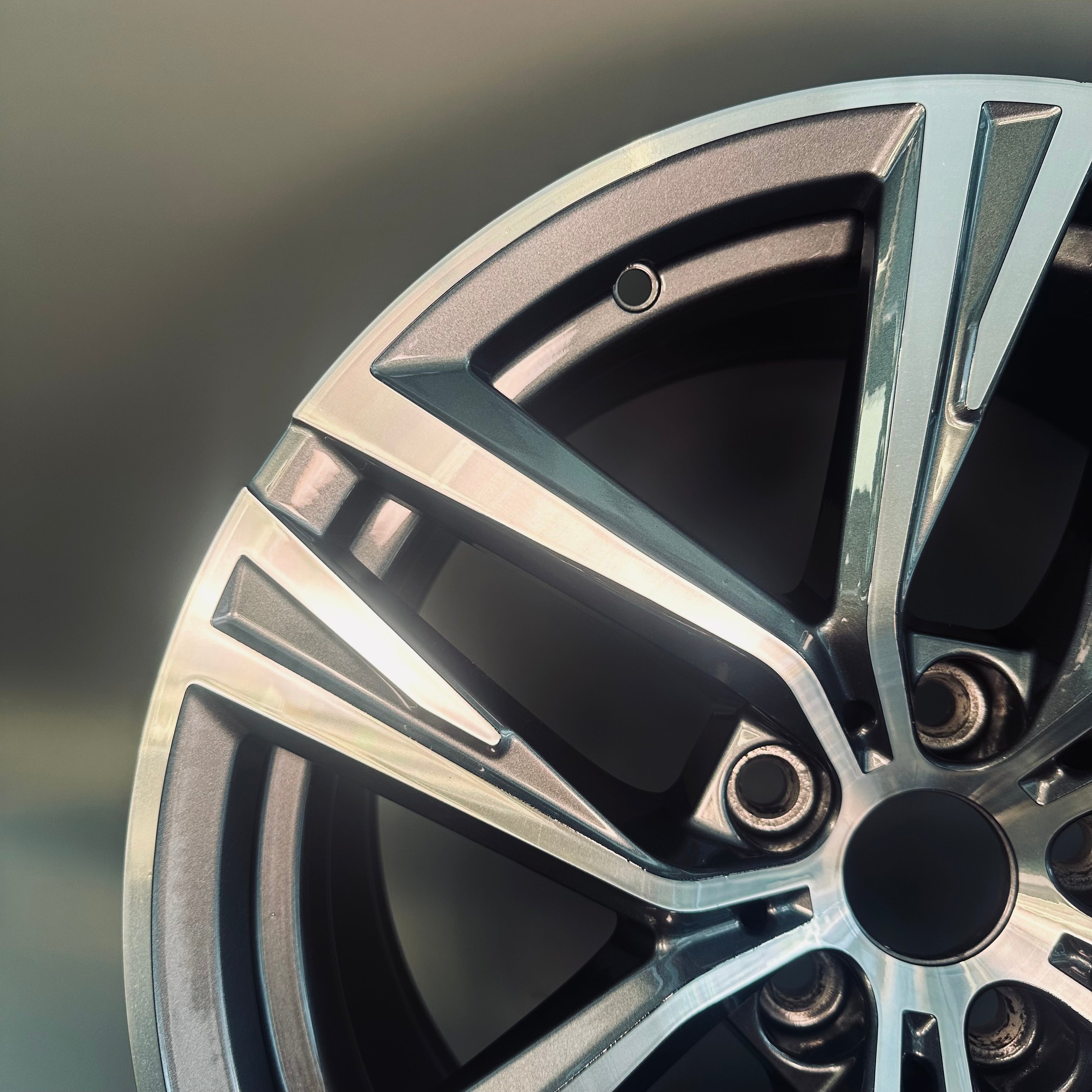 BMW i4/4 Series 18" Rim