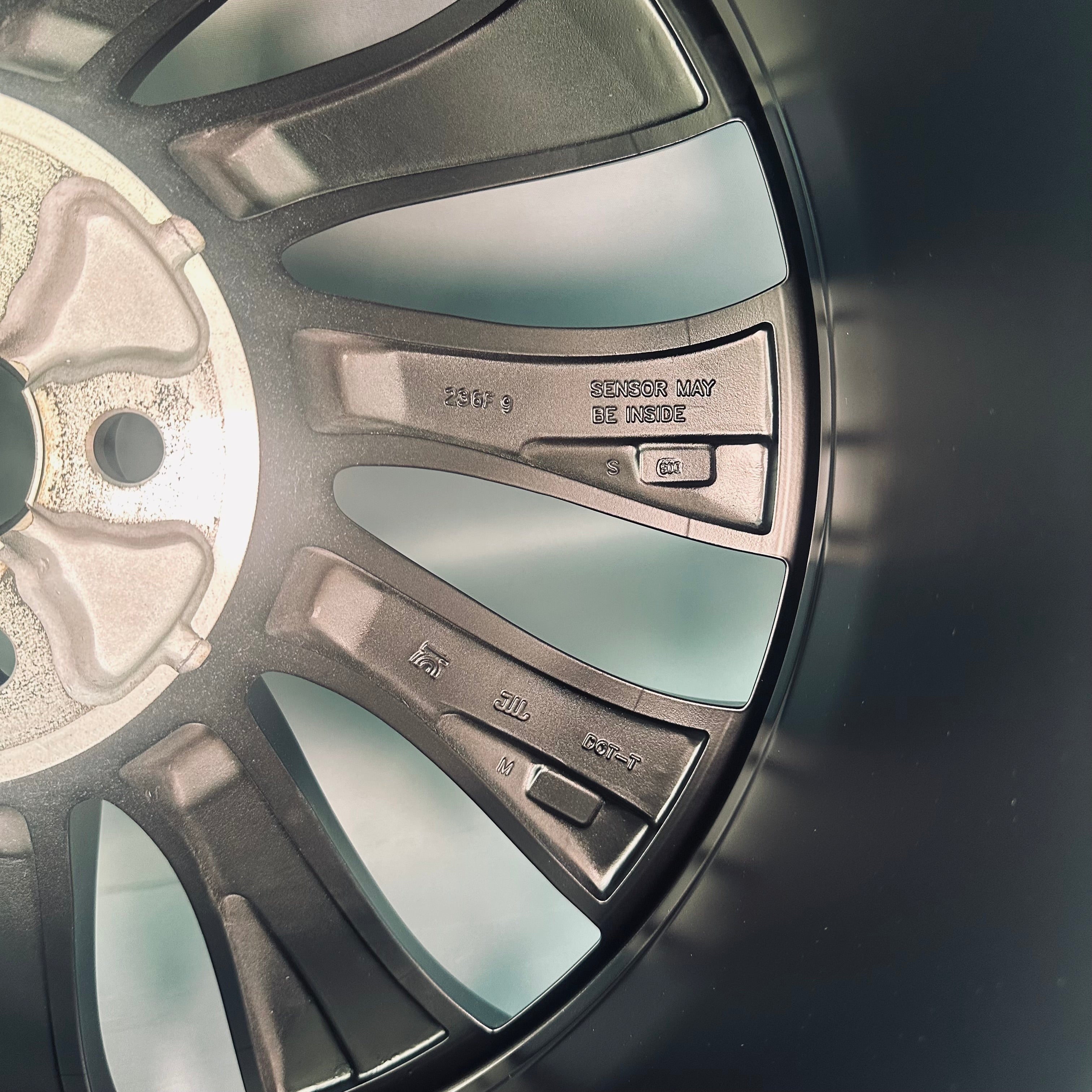 Tesla Model Y 21" Rim